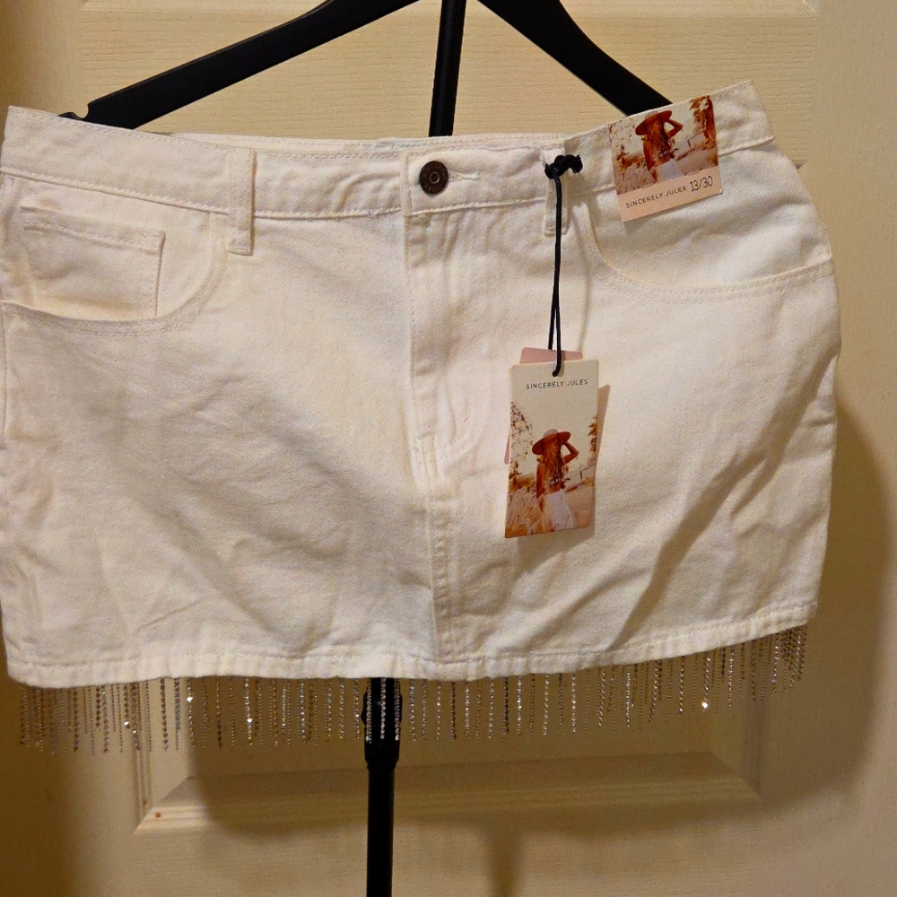 Sincerely Jules Embelleshed White Denim Skirt NWT (US 13/30)